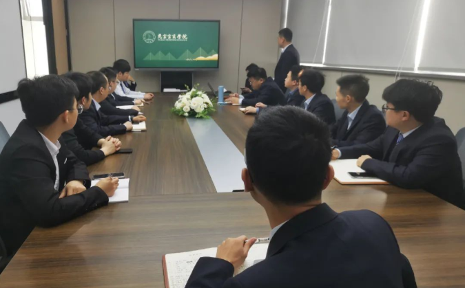 敢于创新，突破自我。